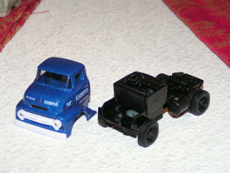 Illustration for article titled Hot Sixty 4th: M2 Ford C-500 COE & Shelby Cobra Trailer